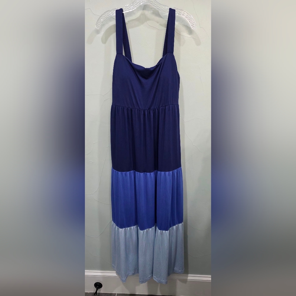 Blue Colorblock Maxi Dress - Picture 2 of 4